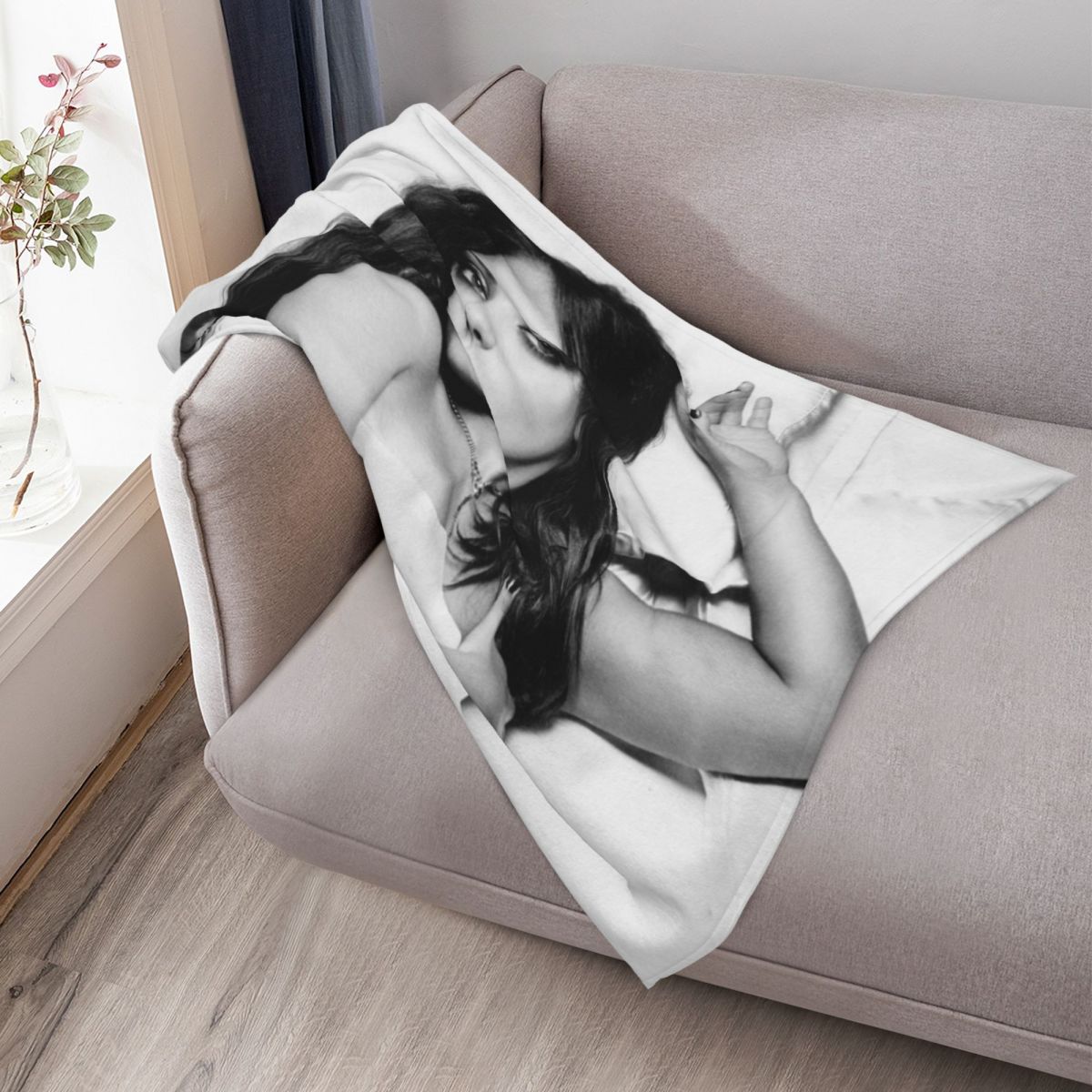 hot mila Throw Blanket cosplay - Anime Cosplay Idea recension och pris